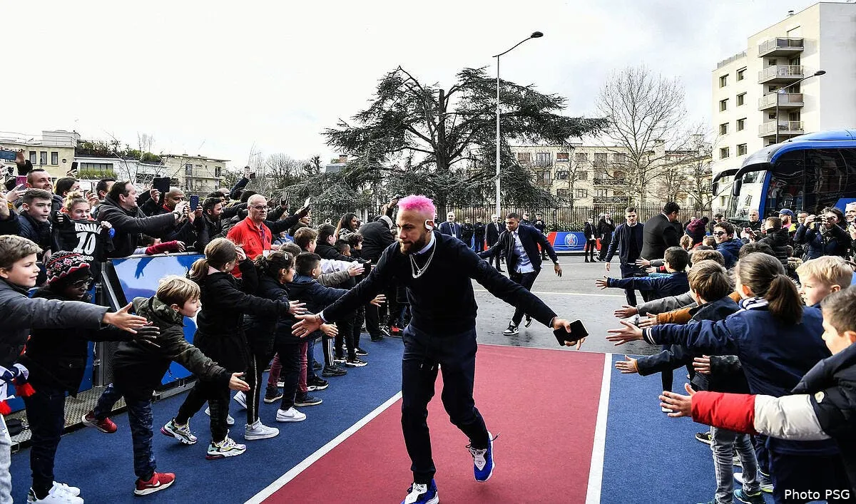 wtf neymar a les cheveux roses pour psg montpellier saved image 2020 02 01 at 4 27 41 pm277133
