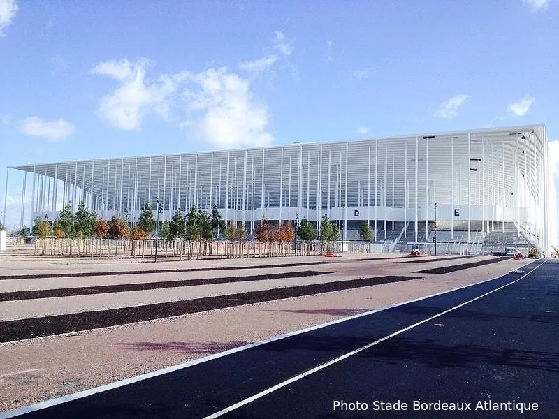 bordeaux aura un beau stade mais sans sponsor 88974d5ff0106855
