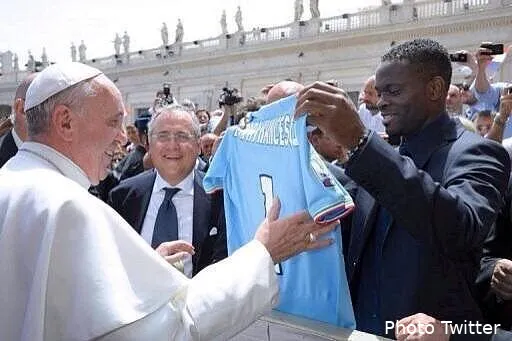 photo quand louis saha rencontre le pape francois bk32gapcaaadbnd57751