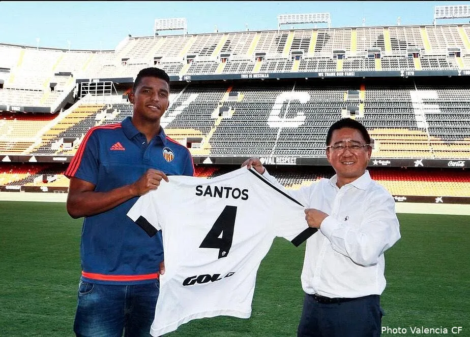 officiel santos rejoint valence pour 7 5 me santos119327