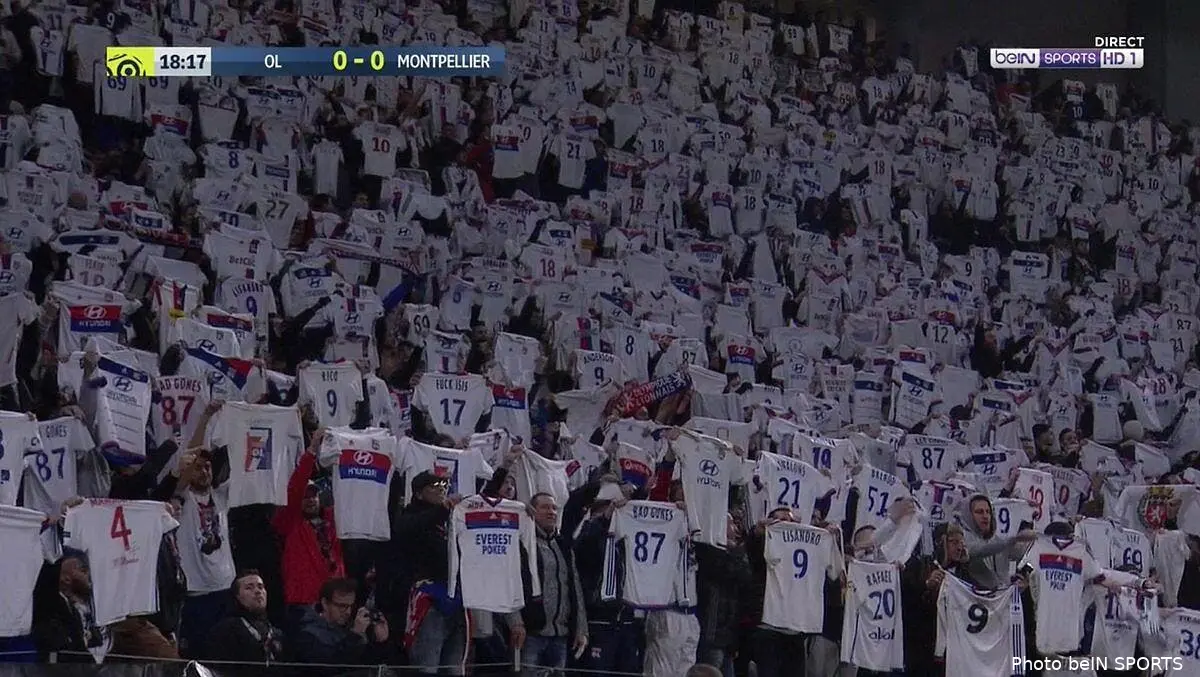 ol la celebration de fekir les supporters de l ol ne l ont pas oublie ol mhsc200263
