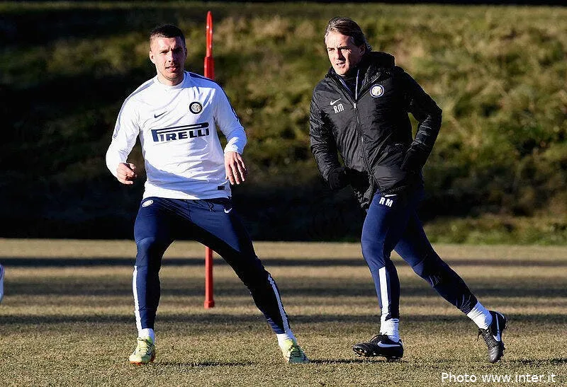 officiel podolski prete par arsenal a l inter 217135 800100887