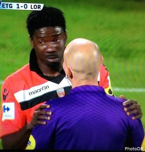 une photo d arbitre qui fait rire jaune les supporters du psg bjxhyolcyaeqz9q56621