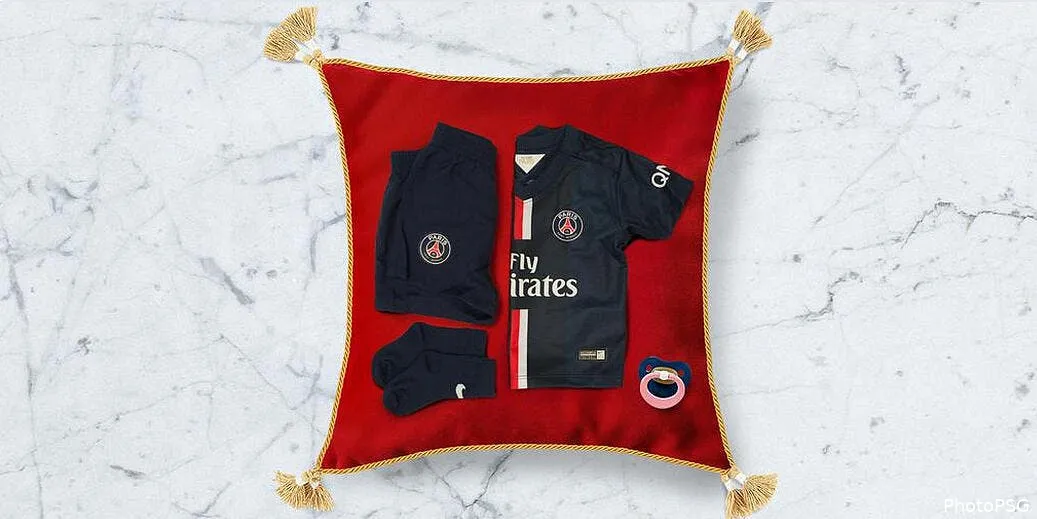 le psg offre un cadeau malicieux au bebe royal psg princesse110323