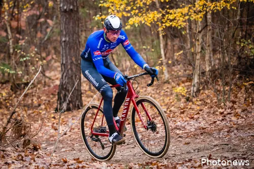 Wie kan Van der Poel bijhouden op een krachtig parcours in Boom?