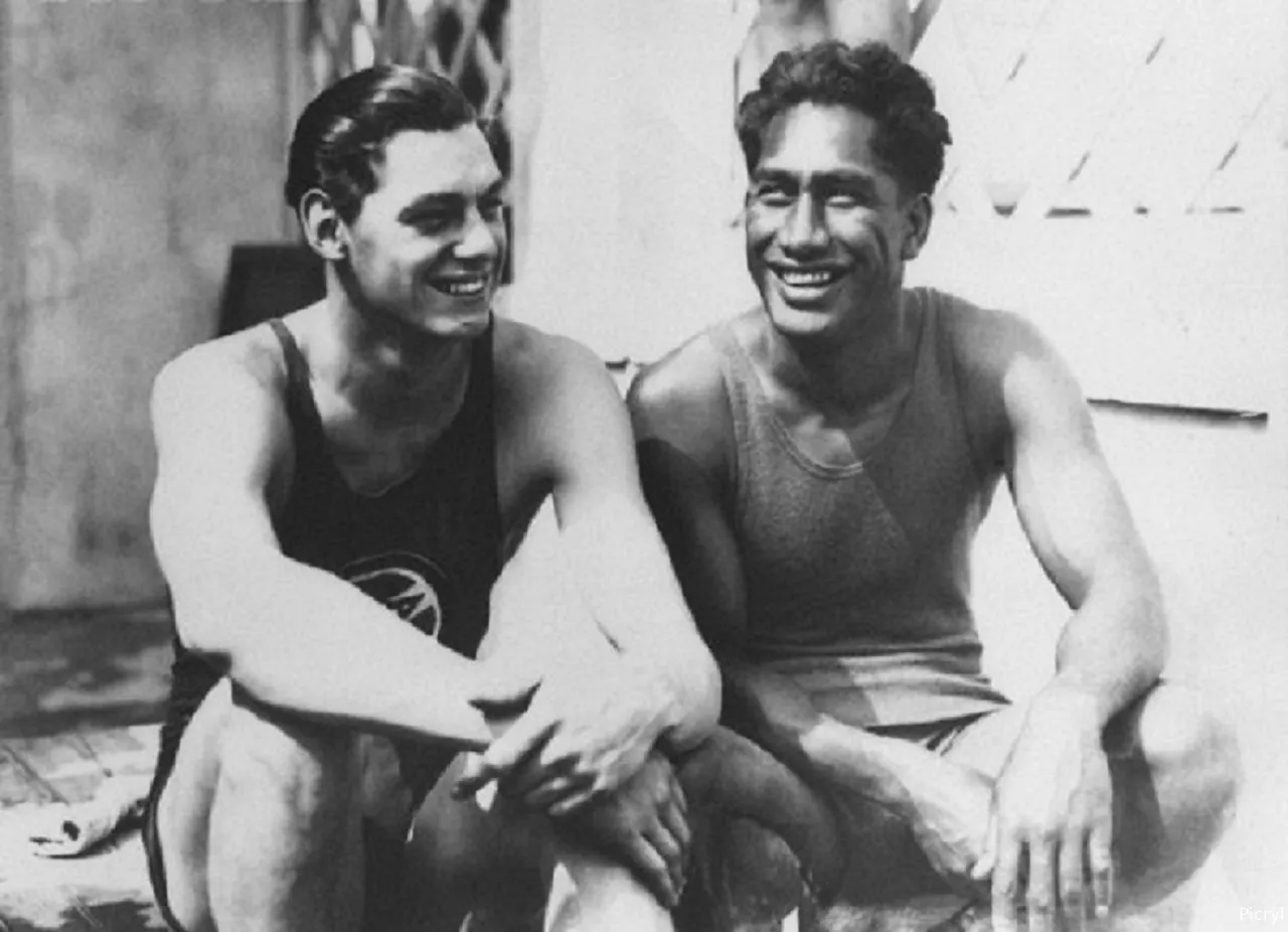 johnny weismuller and duke kahanamoku smiling