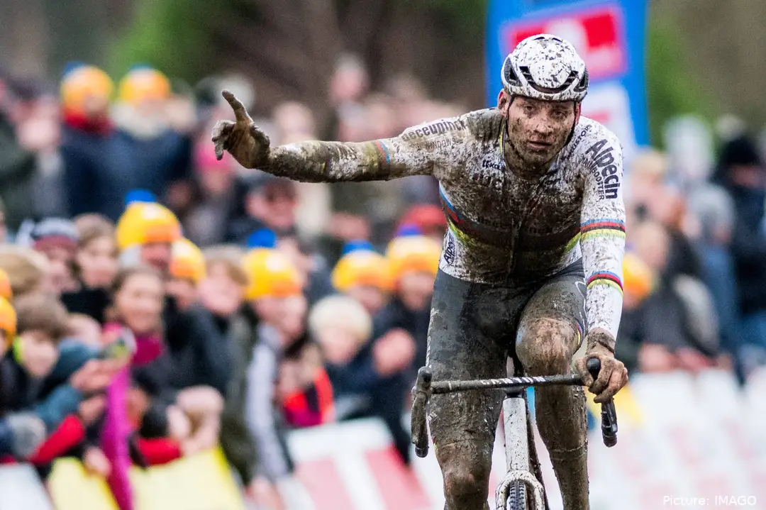 Mathieu van der Poel ganó 13 de 14 carreras en 2023-2024. @Proshots