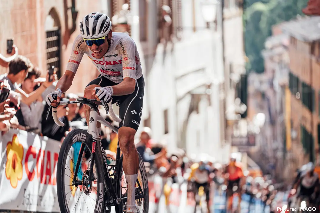 Juan Ayuso pasó un complicado Giro de Italia 2025