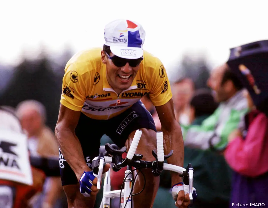 Miguel Indurain con el maillot amarillo del Tour de Francia