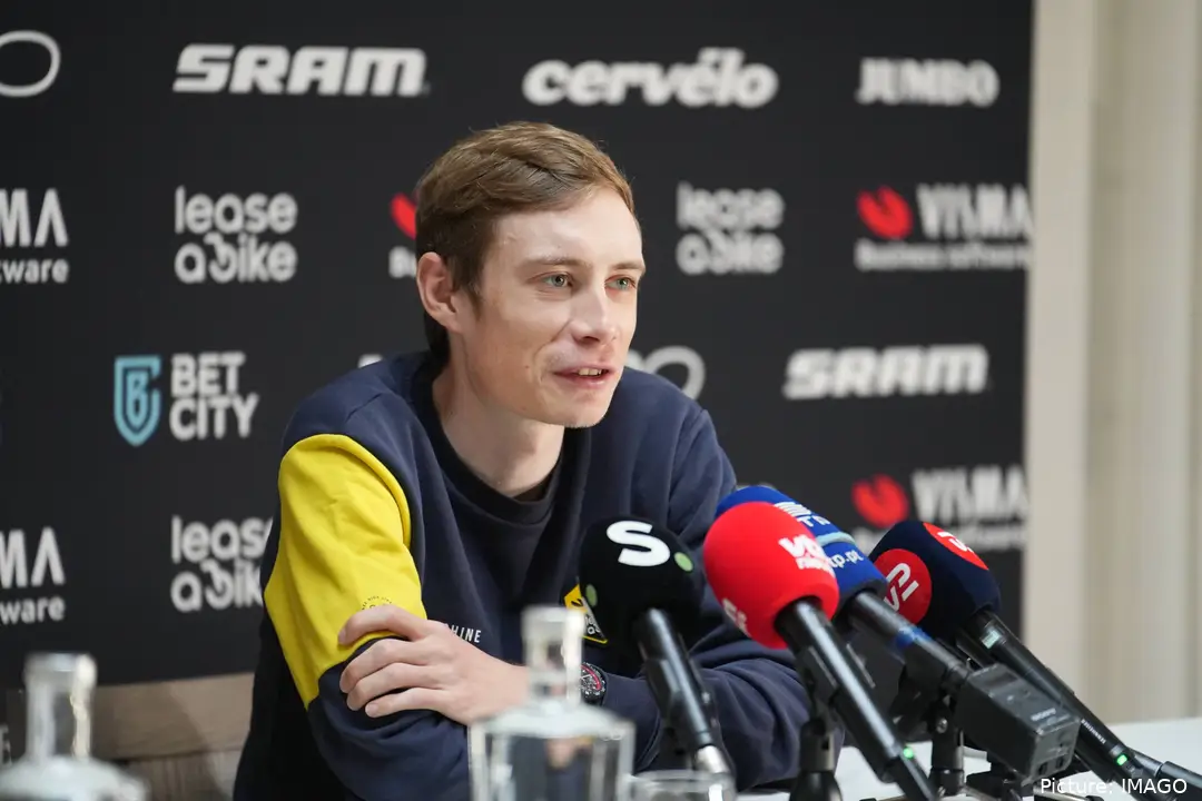 Jonas Vingegaard, en una rueda de prensa con Visma
