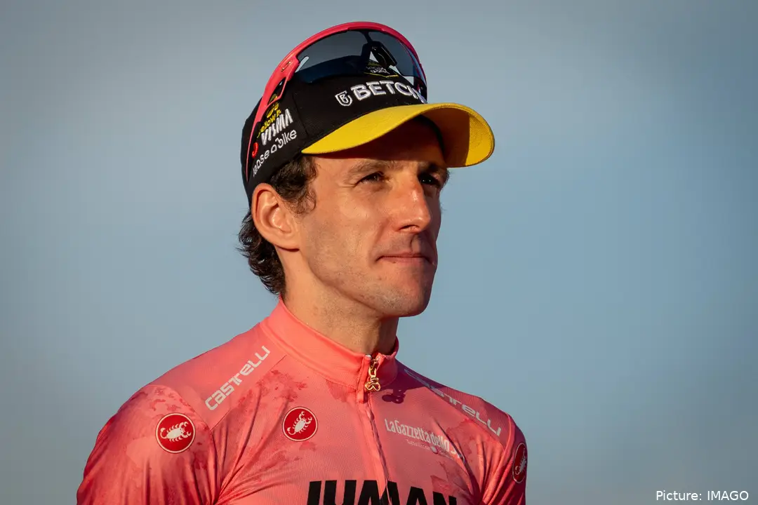 Simon Yates, con el rosa del Giro de Italia 2025