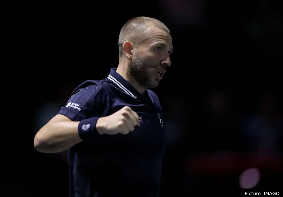 Dan Evans with arm by side