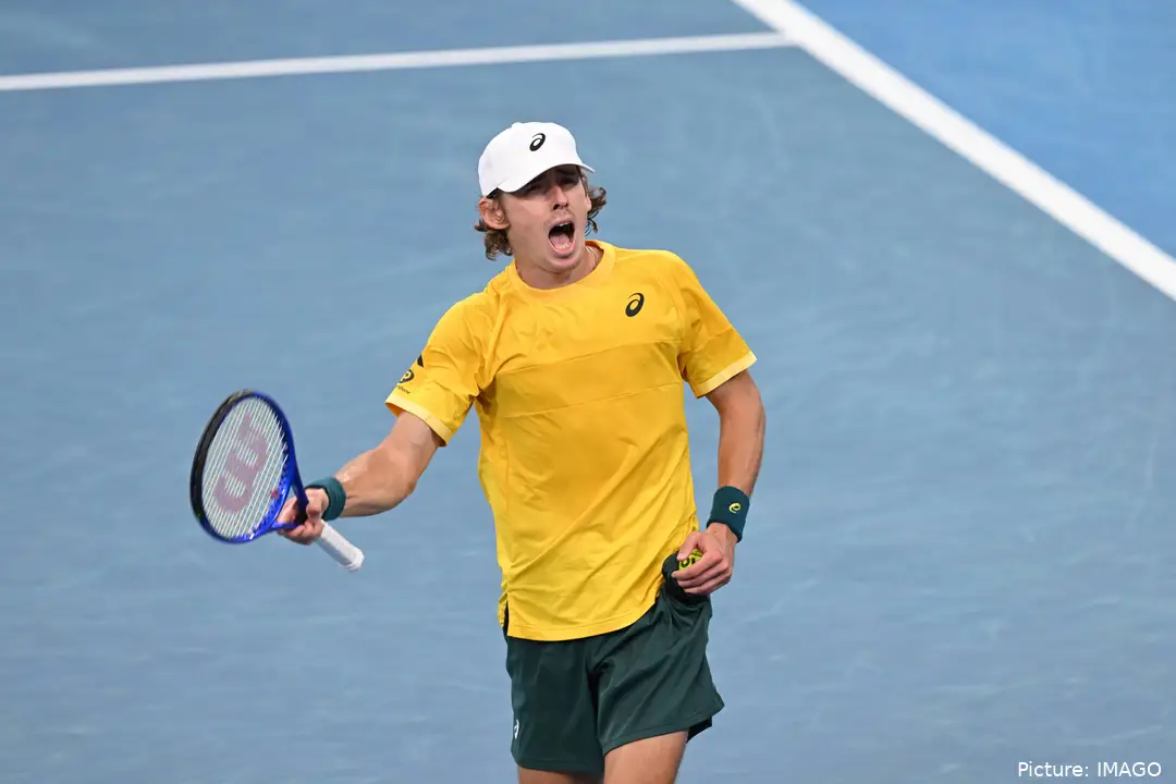 Alex de Minaur celebrating on court
