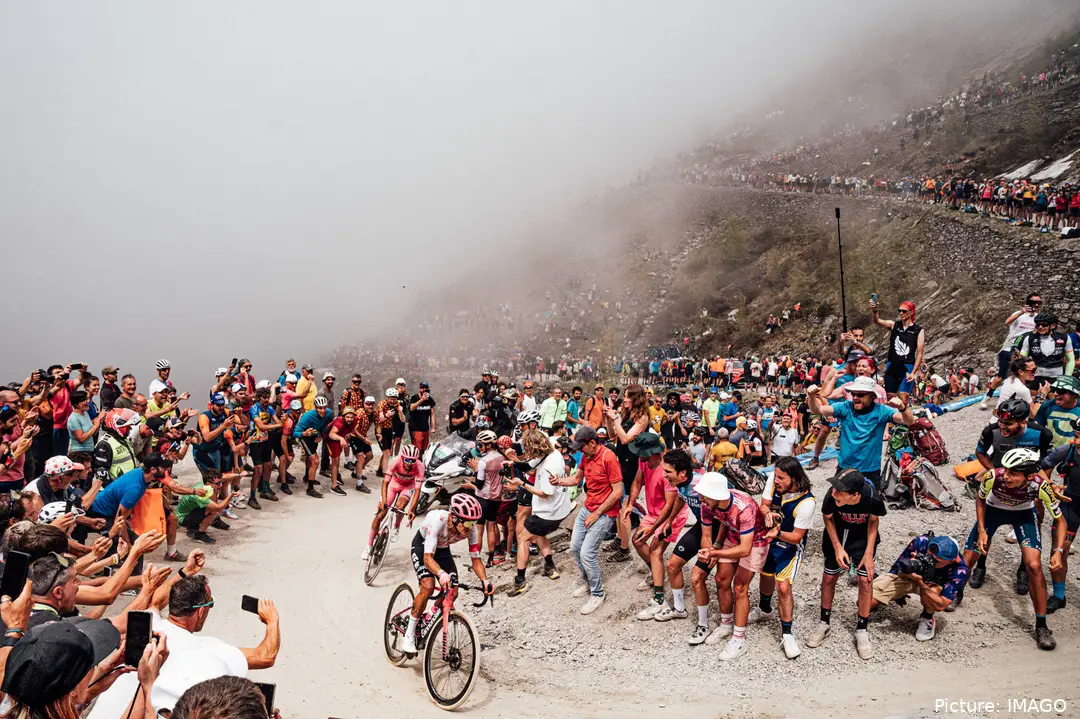 Carapaz en Del Toro op de Colle delle Finestre