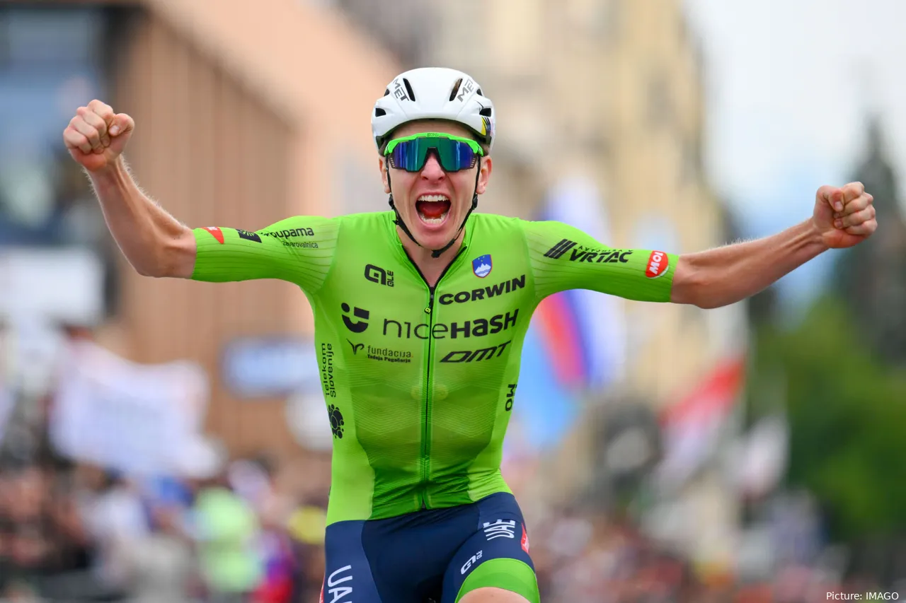 Tadej Pogacar consiguió en el Mundial de Zúrich el primer maillot arco iris para Eslovenia