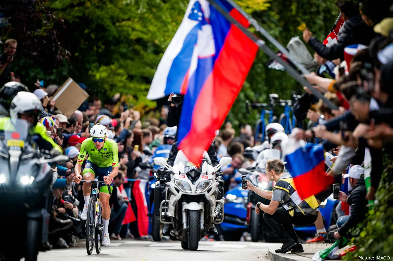 Pogacar dio a Eslovenia su primer maillot arco iris en un Mundial en carretera