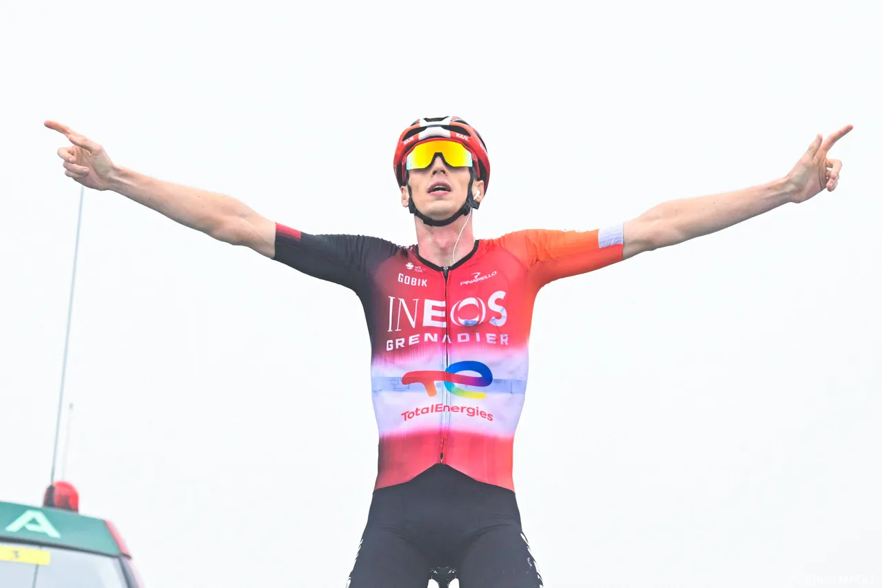 Thymen Arensman, ganador de la 14ª etapa del Tour de Francia 2025
