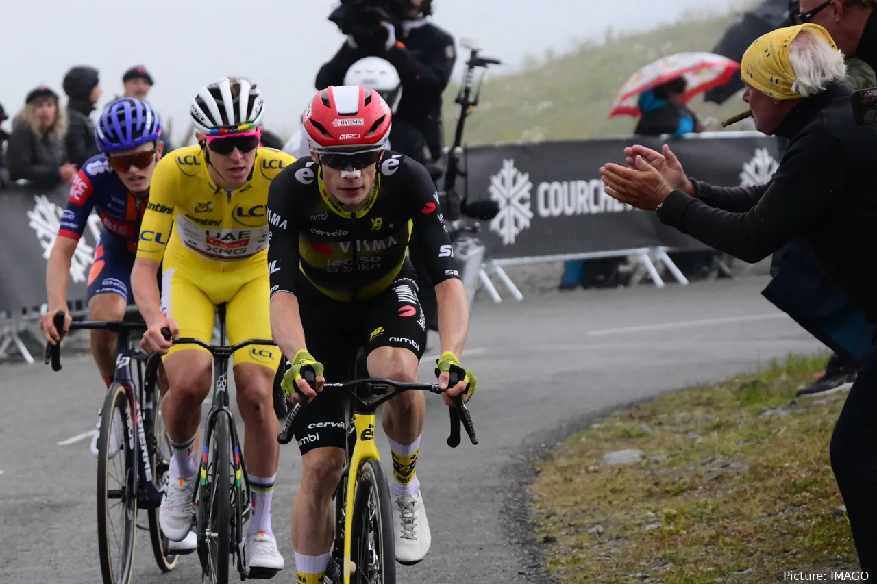 Jonas Vingegaard, Tadej Pogacar y Oscar Onley, en pleno Col de la Loze