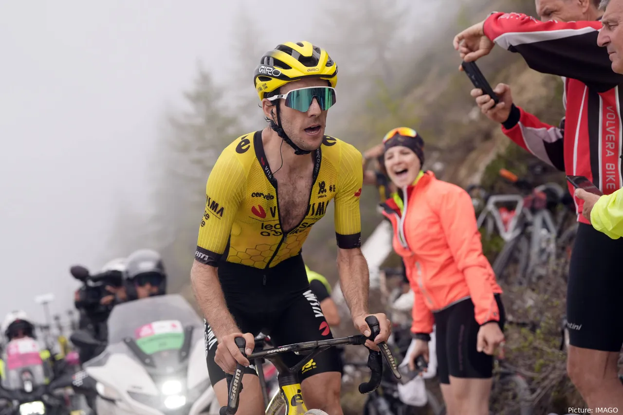 Yates ao ataque no Colle delle Finestre rumo à Rosa