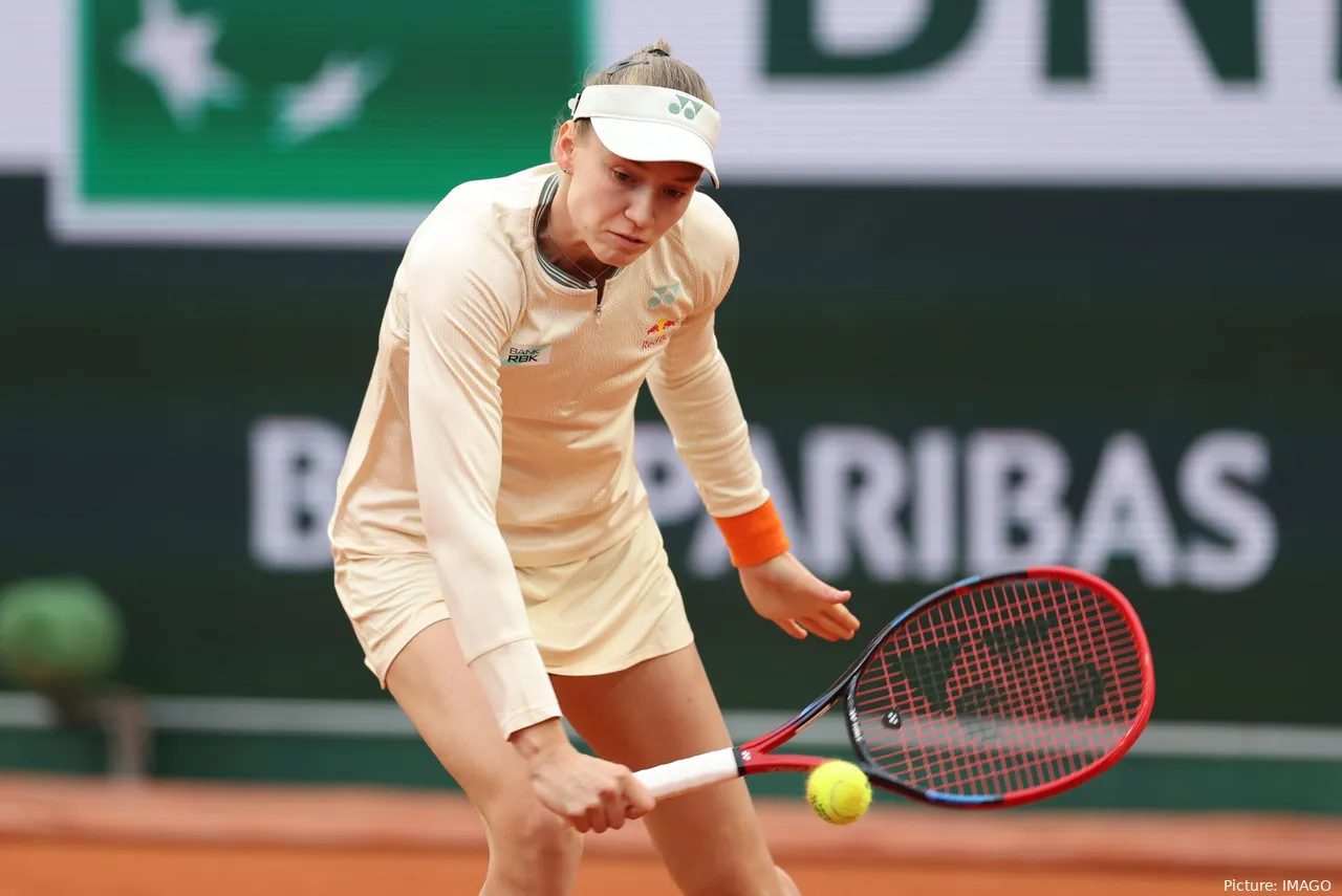 Elena Rybakina setting herself up for a sliced backhand return at the French Open 2024