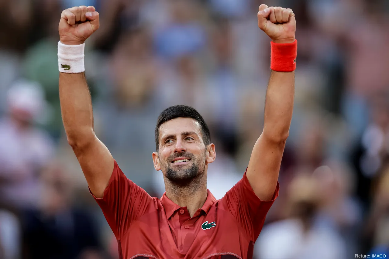 Novak Djokovic erlitt in Roland Garros einen Meniskusriss, konnte aber wie durch ein Wunder nur wenige Wochen später wieder spielen.