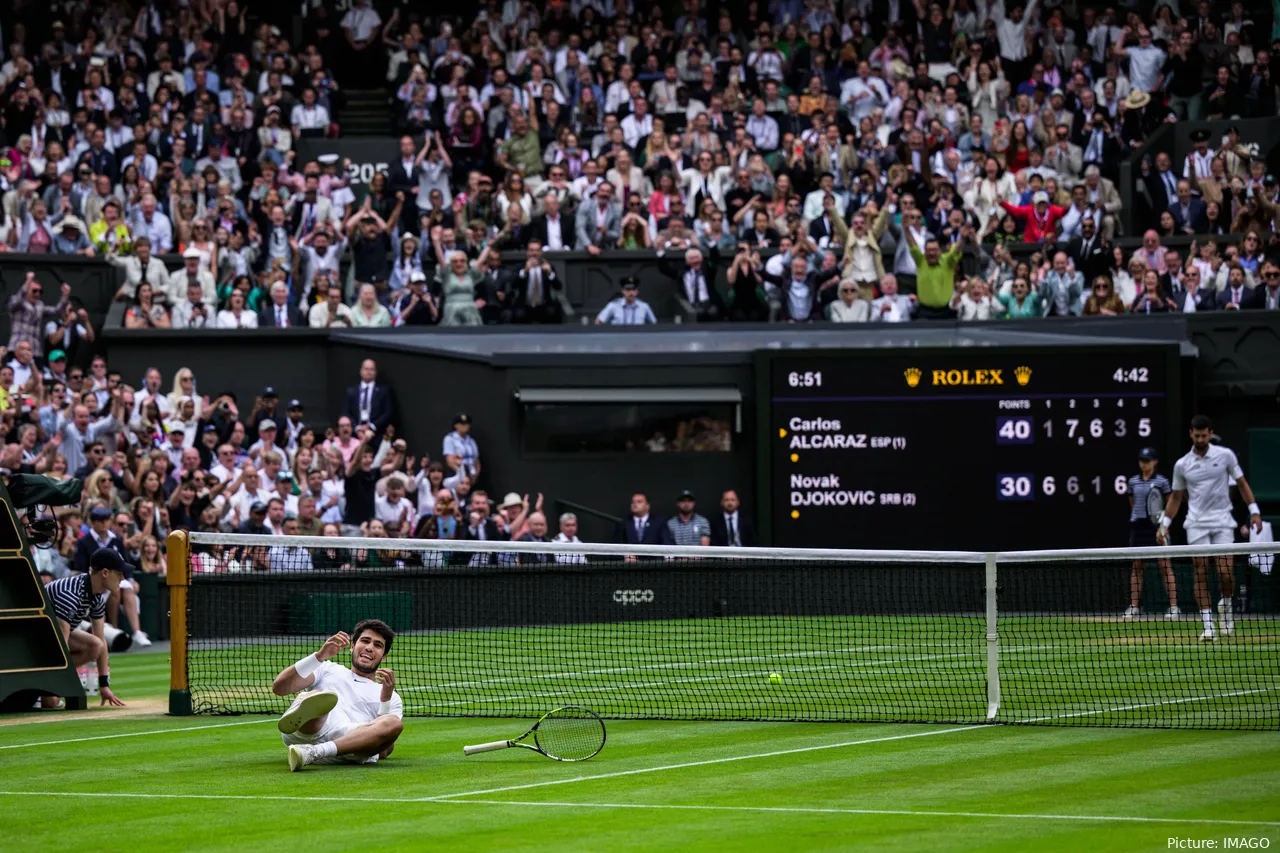 Carlos Alcaraz besiegte erneut Novak Djokovic und wurde dafür von Toni Nadal heftig gelobt.