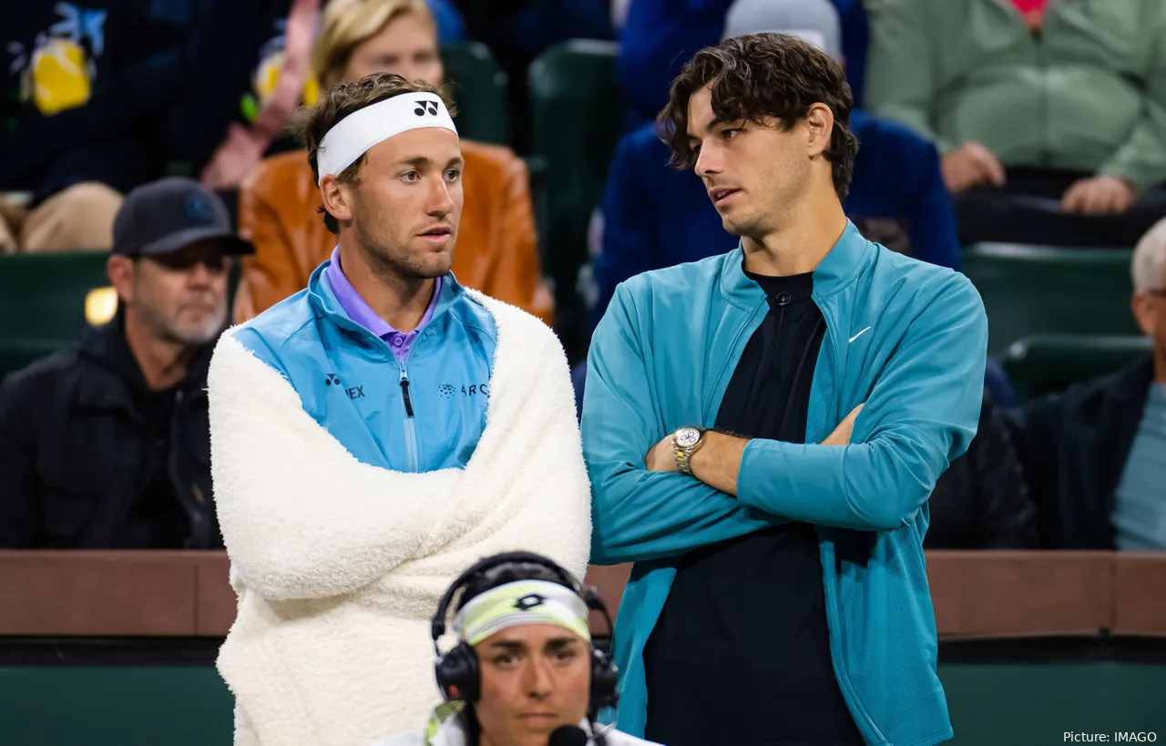 Taylor Fritz overpowers Casper Ruud.