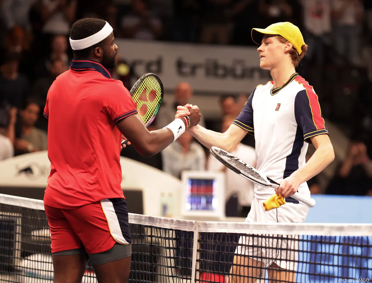 Frances Tiafoe y Jannik Sinner en el Abierto de Viena 2021.