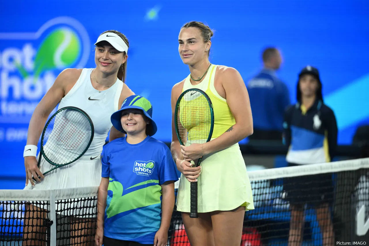 Paula Badosa no pudo con Aryna Sabalenka en semis del Open de Australia.