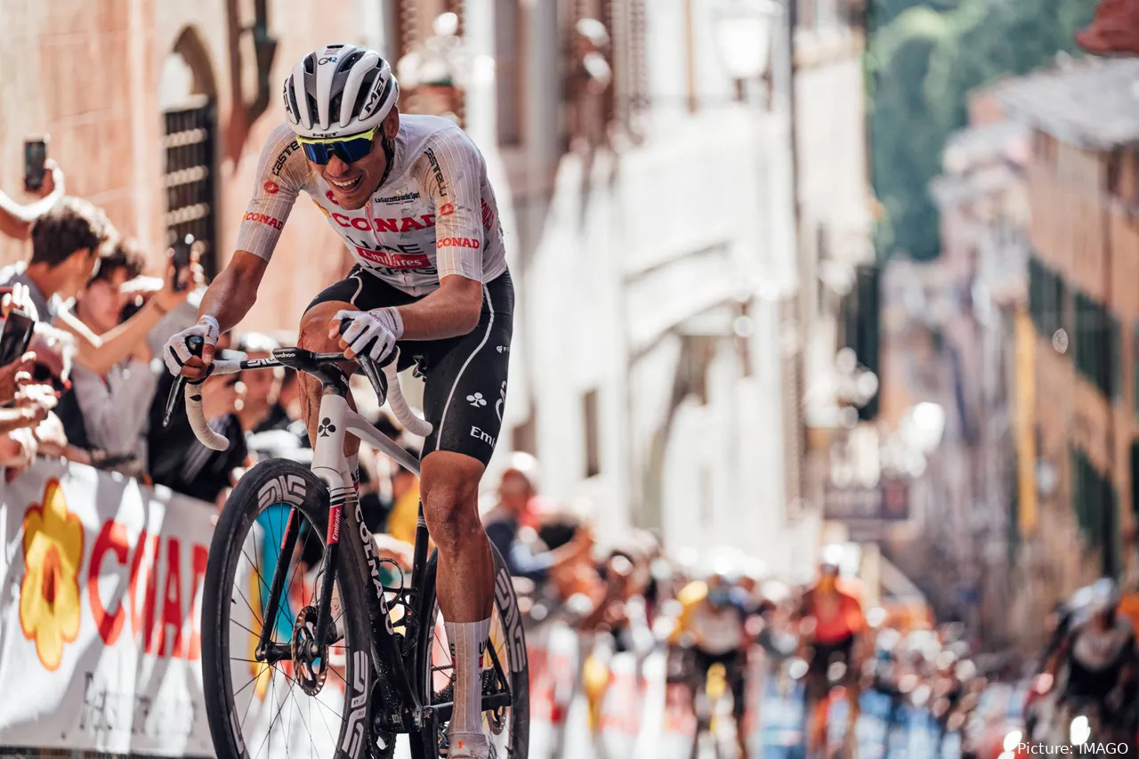 Juan Ayuso zal één van de kopmannen zijn van UAE Team Emirates XRG in de Vuelta a España 2025.