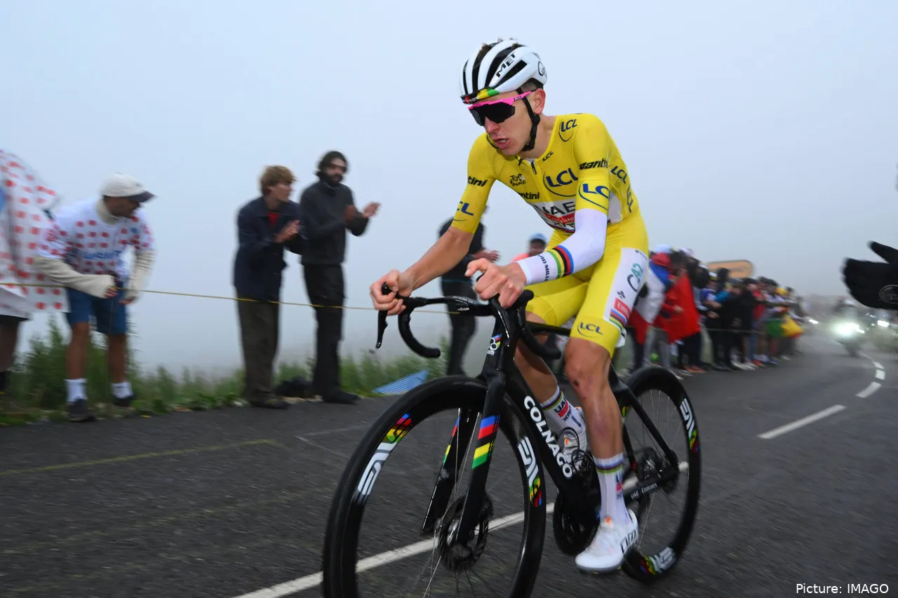 Tadej Pogacar zet deur open voor Vuelta a España 2026