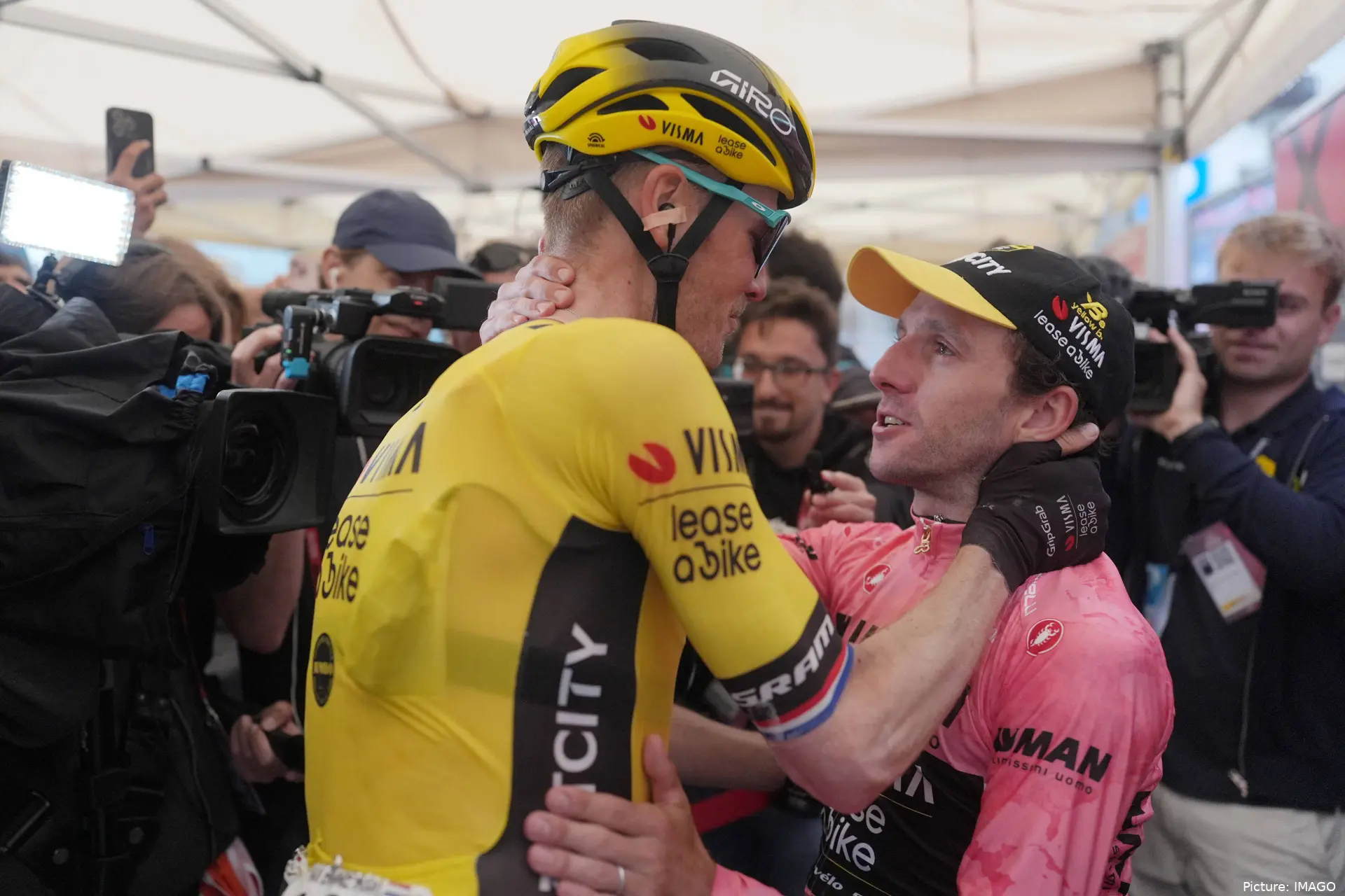 Simon Yates y Dylan van Baarle