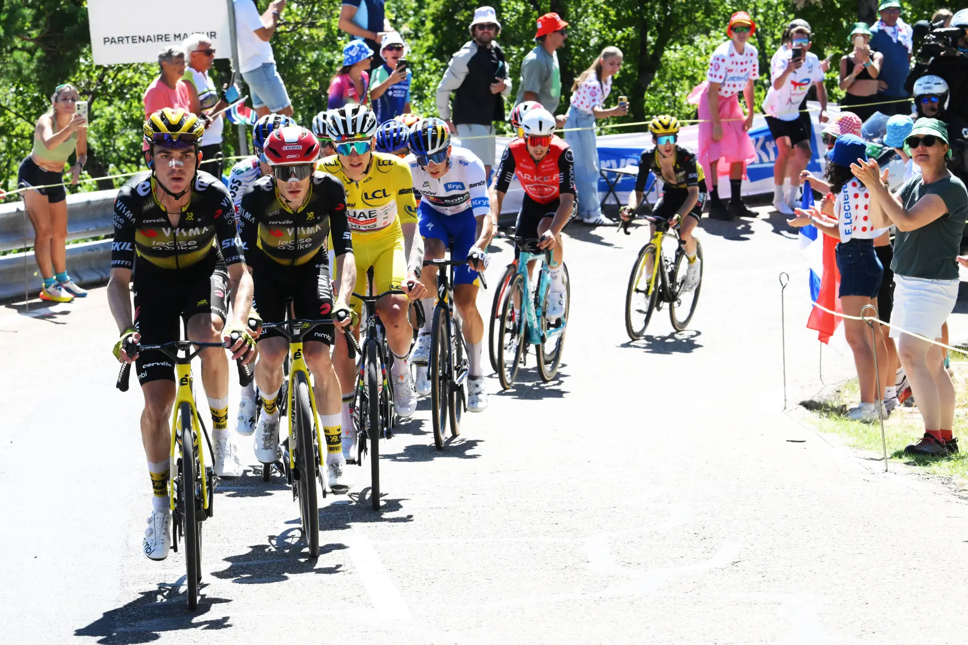 kuss-vingegaard-pogacar-mont-ventoux-imago1064354736