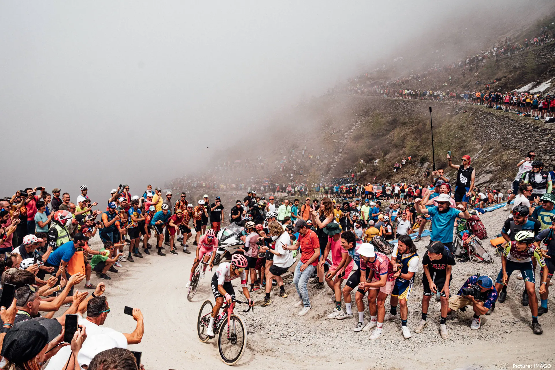 Giro d’Italia 2025: Carapaz und Del Toro – starke Bilder im Rennen