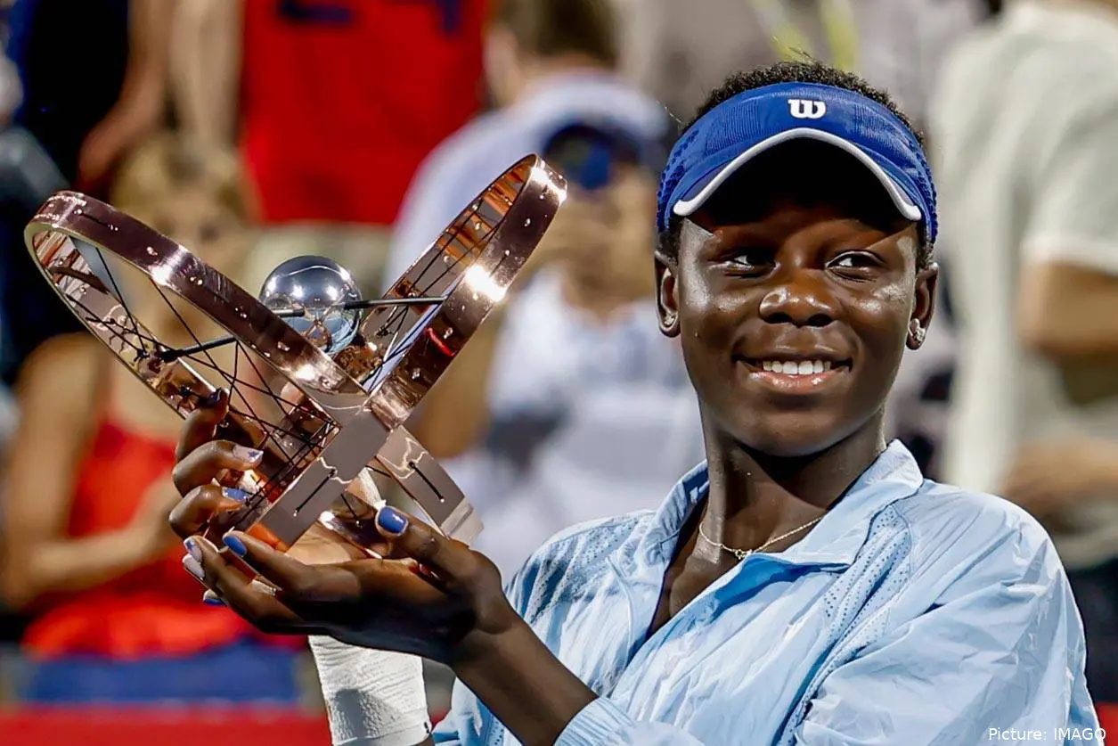 Victoria Mboko smiling while holding the trophy