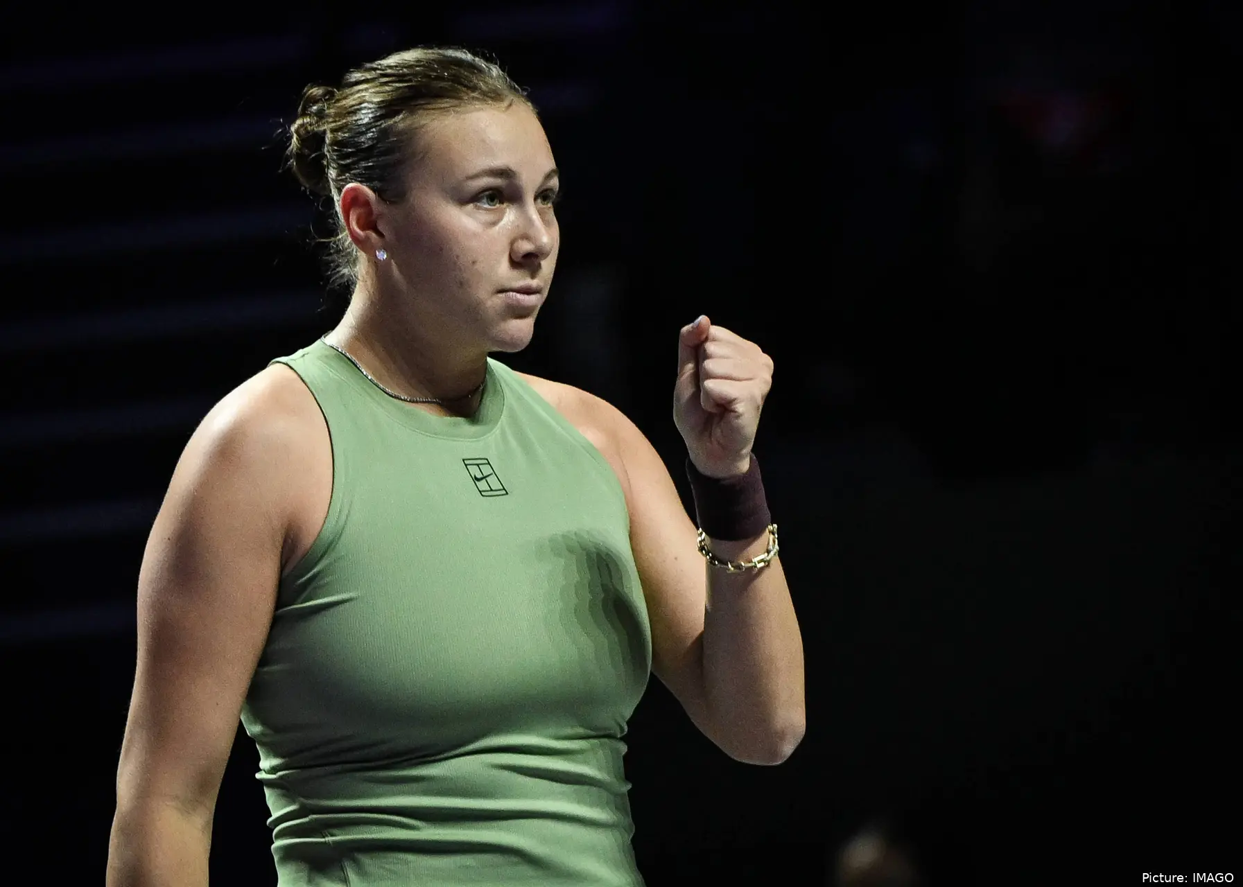 Amanda Anisimova competing in the WTA Finals