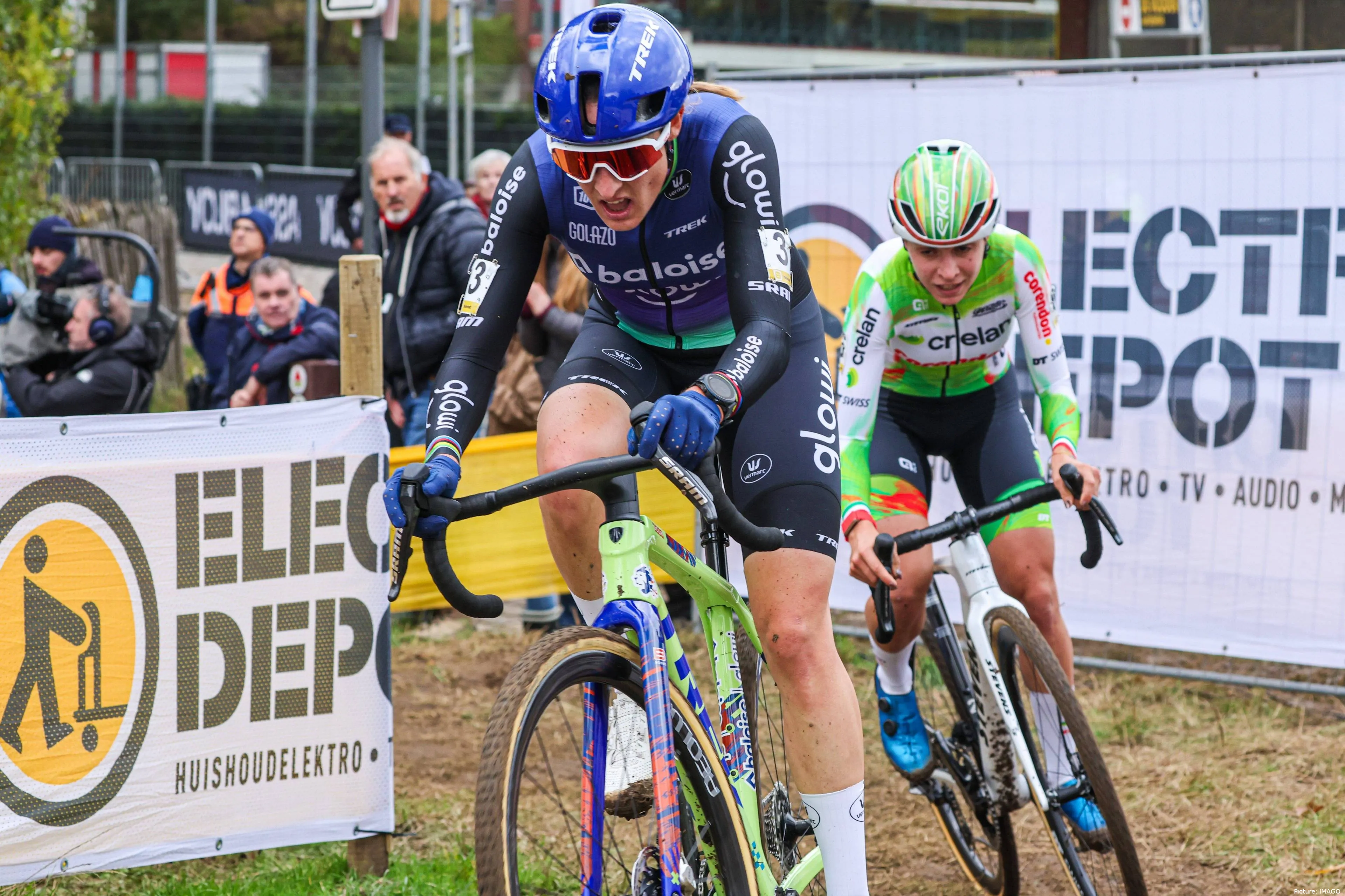 Lucinda Brand, en plena carrera de ciclocross