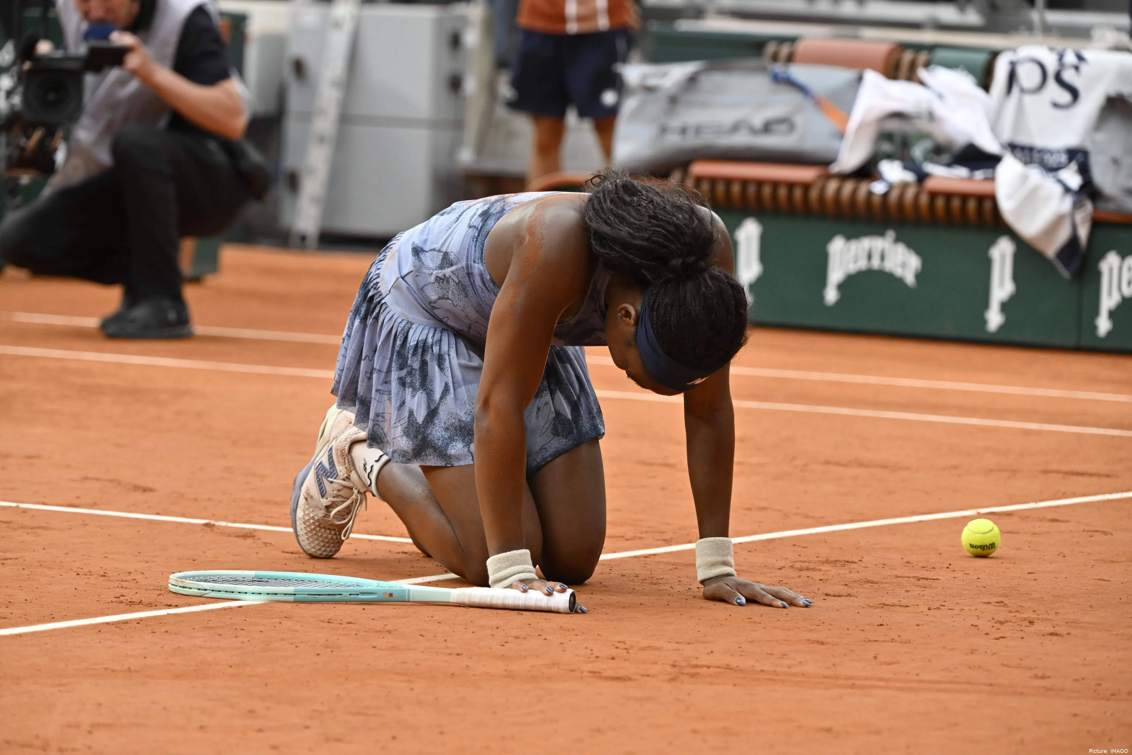Gauff on her knees after the match point in the Roland Garros final