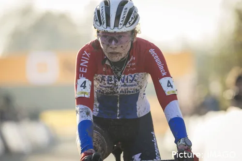 Puck Pieterse, con el maillot de campeona de los Países Bajos