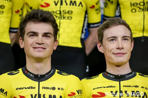 Sepp Kuss y Jonas Vingegaard, fieles compañeros de equipo en el Visma - Lease a Bike