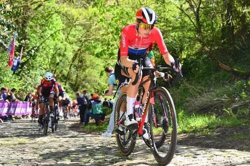 demi vollering durante la brabantse pijl en overijse belgica 2024