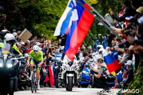 Pogacar dio a Eslovenia su primer maillot arco iris en un Mundial en carretera