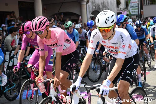 Juan Ayuso e Isaac del Toro buscan la victoria en el Giro de Italia 2025
