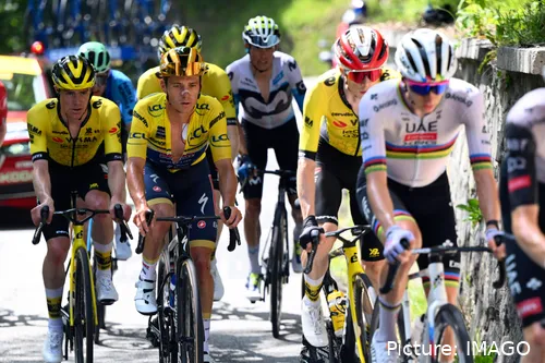 Remco Evenepoel, en un grupo con Tadej Pogacar, Jonas Vingegaard y Enric Mas