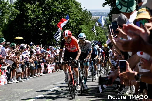 Carlos Rodríguez es 9º en la clasificación general del Tour de Francia 2025 tras 15 etapas