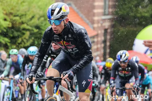Roger Adrià llega a Movistar Team listo para sumar muchas victorias