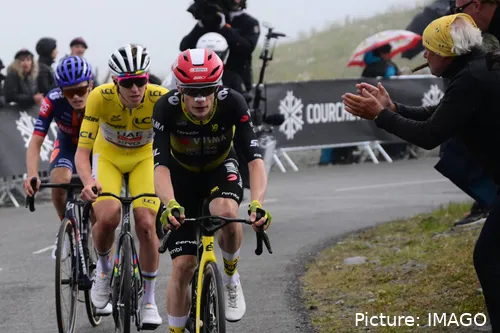 Jonas Vingegaard, Tadej Pogacar y Oscar Onley, en pleno Col de la Loze
