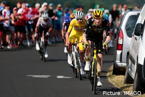 Matteo Jorgenson, en el Tour de Francia 2025 contra Tadej Pogacar