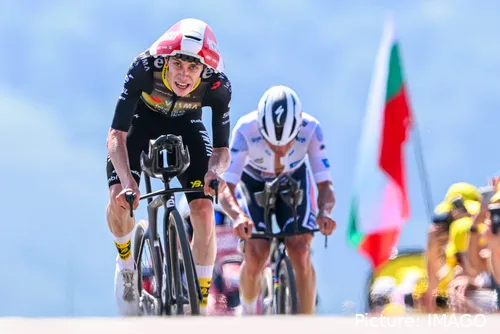 Remco Evenepoel, doblado por Jonas Vingegaard en la cronoescalada del Tour de Francia 2025