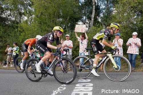 Demi Vollering fue derrotada por Pauline Ferrand-Prévot en el TDF Femenino 2025